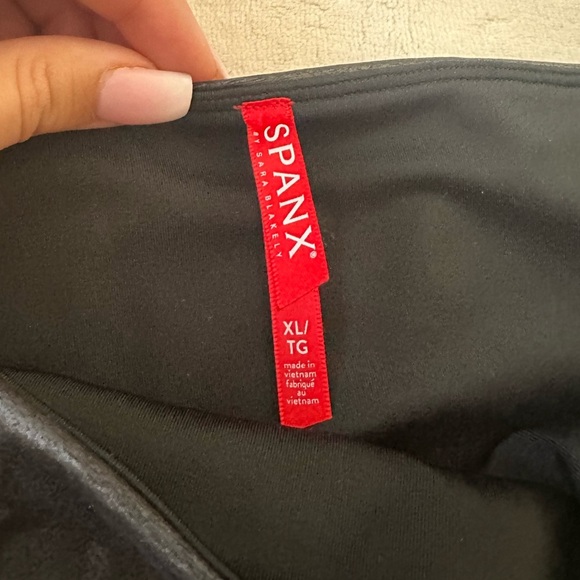 Spanx Faux Leather Moto Black Leggings NWOT - Picture 4 of 6